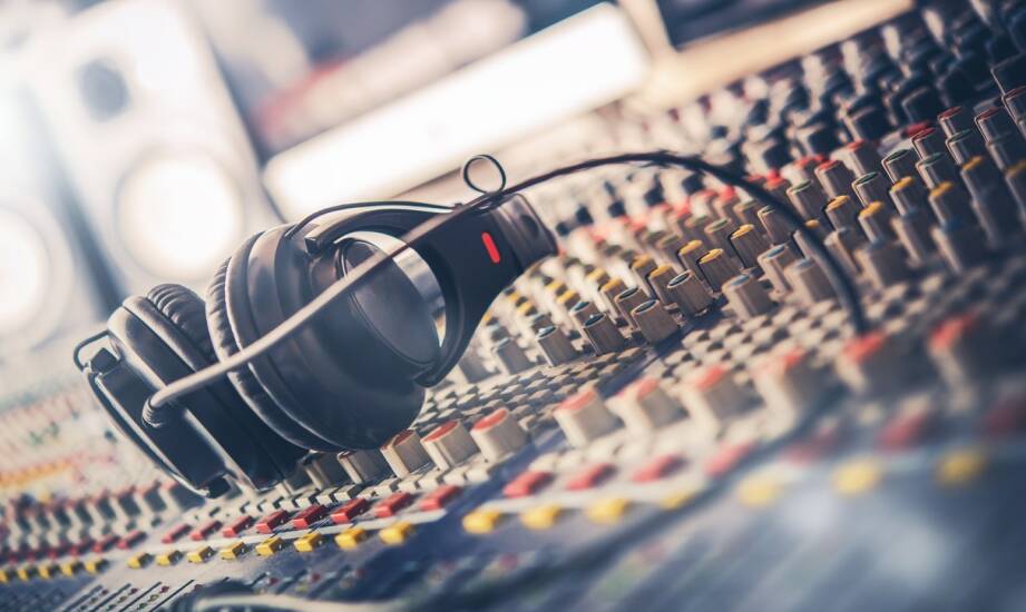 Studio dźwiękowe: co warto wiedzieć przed wyborem i nagraniem
