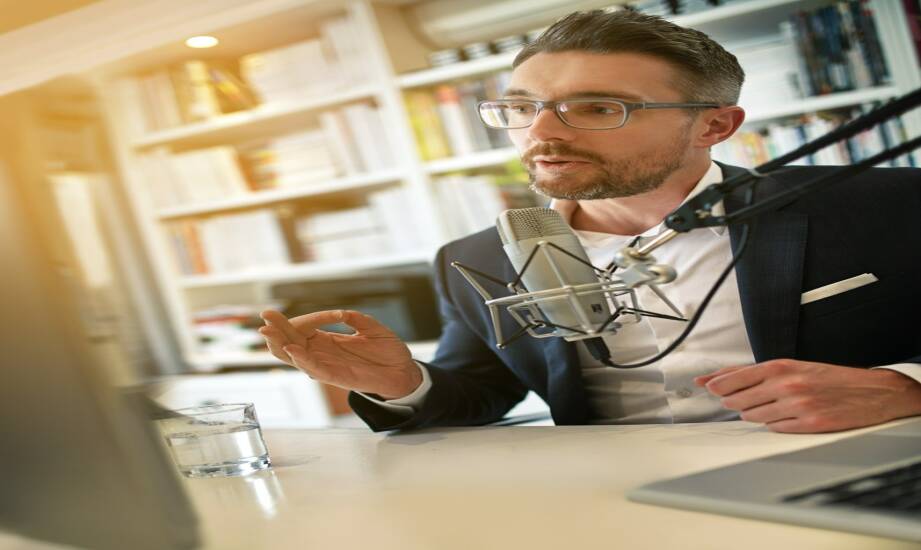 Podcasty jako narzędzie przyciągania uwagi: strategie na górę lejka sprzedażowego