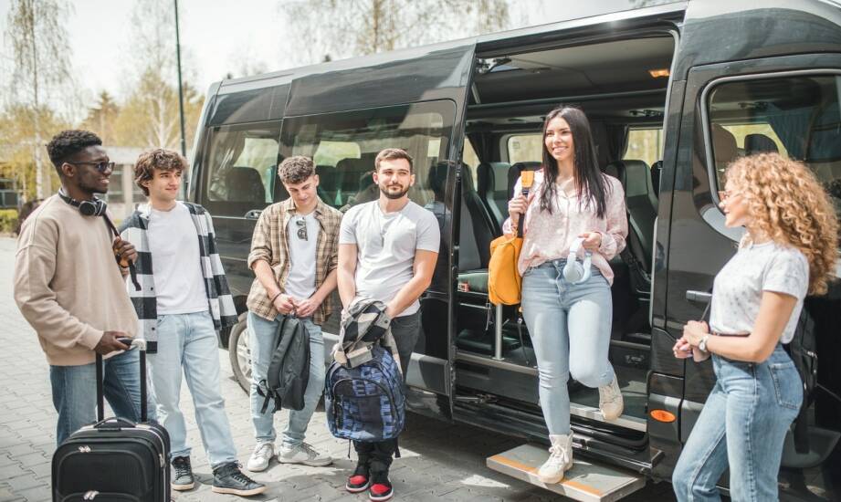 Transport osobowy z Katowic — opcje, koszty i praktyczne porady podróżne
