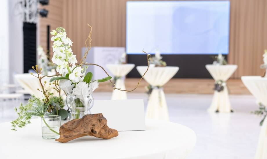 Nowoczesna przestrzeń eventowa: trendy aranżacji i inspiracje na wydarzenia