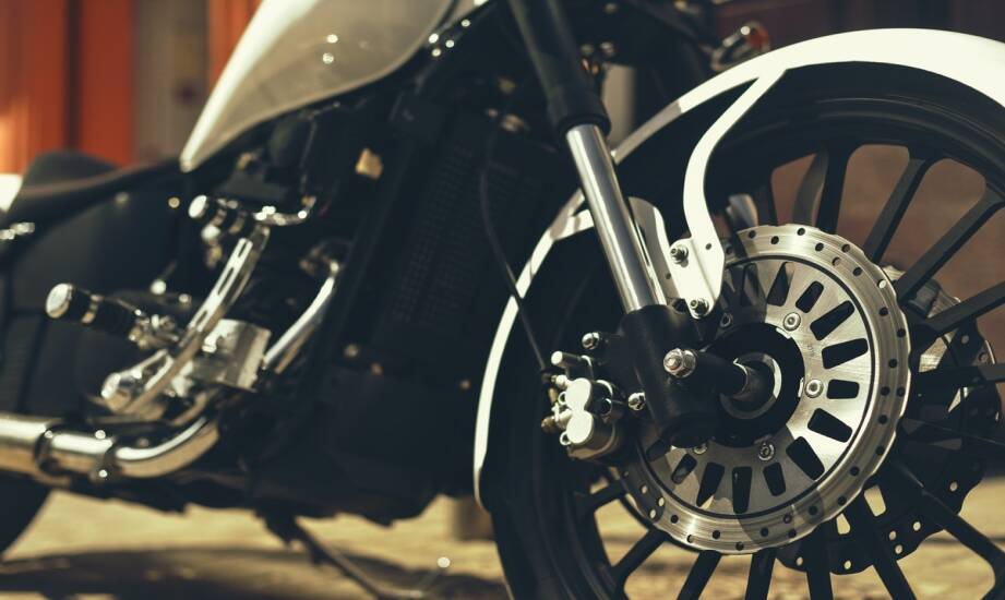 Części motocyklowe i akcesoria: jak wybrać najlepsze komponenty na start