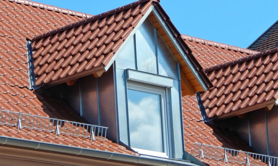 Okna dachowe obrotowe — wybór, montaż i najczęstsze problemy