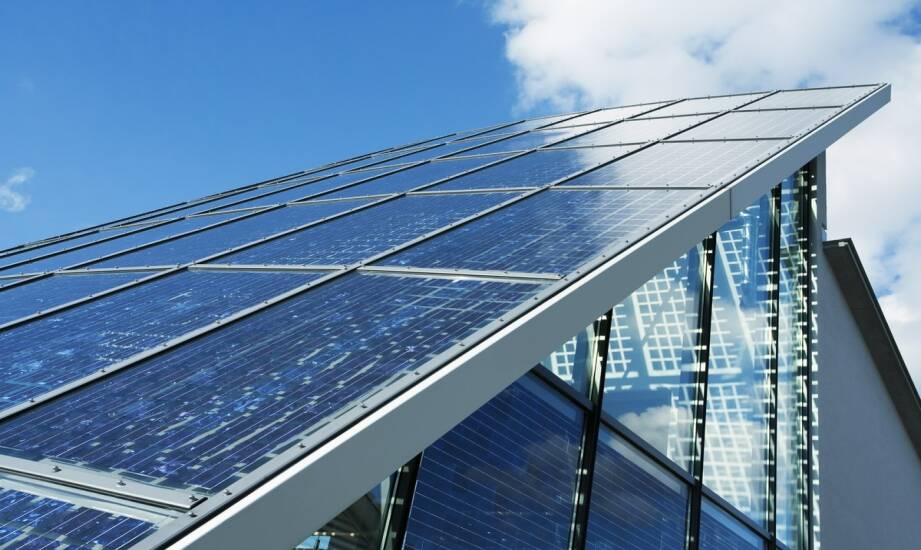 Fotowoltaika — jak działa i jakie korzyści przynosi inwestycja w energię słoneczną