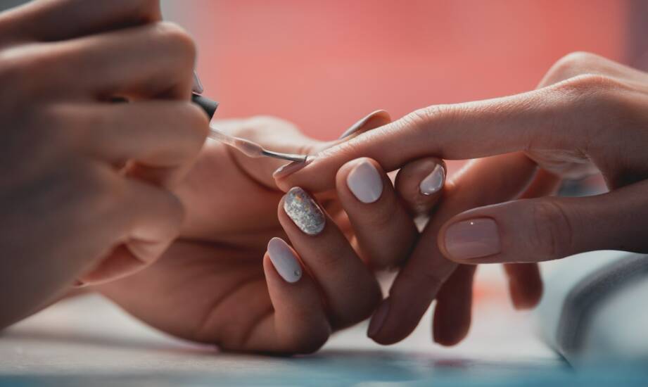 Manicure i pedicure: najważniejsze trendy i porady pielęgnacyjne 2026