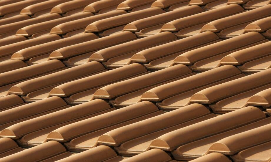 Dachówki ceramiczne — właściwości, rodzaje i wybór materiału na dach