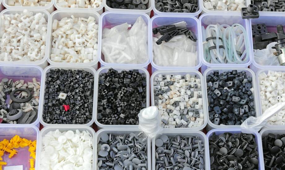 Wytłoczki plastikowe — zastosowania, rodzaje i korzyści dla produktów