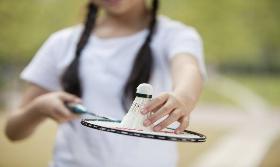 Badminton — zasady, korzyści i jak zacząć grać dla początkujących