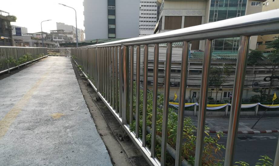 Balustrady nierdzewne — styl, trwałość i zastosowania we wnętrzach i na zewnątrz