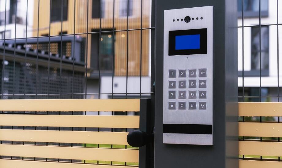 Kiedy cyfrowy system wejściowy ma sens w budynku wielorodzinnym