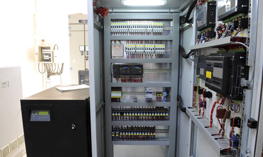 Instalacja elektryczna przy maszynach przemysłowych — co warto przewidzieć na etapie projektu