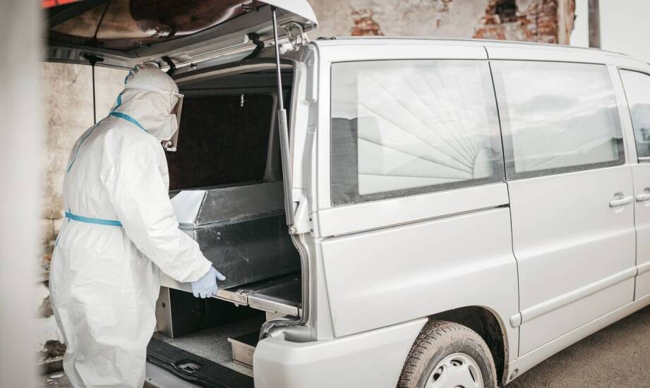 Jak przebiegają pierwsze godziny po zgonie: transport, dokumenty i dalsze ustalenia