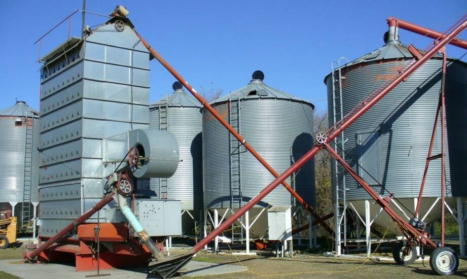 Dlaczego silos przestaje się opróżniać: mostkowanie, kanałowanie i wpływ wilgoci