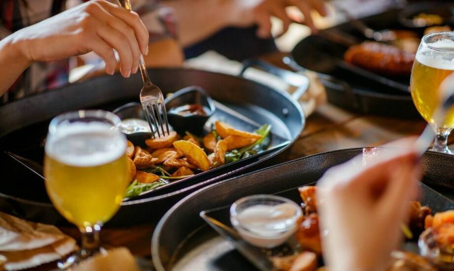 Jak ułożyć komunijne menu z tradycyjnym śląskim obiadem dla gości w różnym wieku