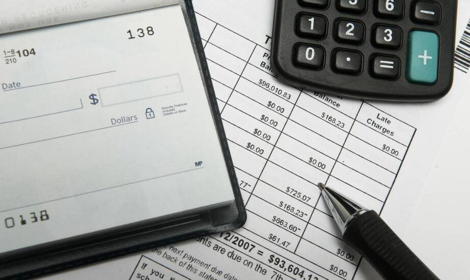 Jak wygląda bieżąca księgowość małej spółki, gdy trzeba spiąć dokumenty, VAT i rozliczenia pracowników