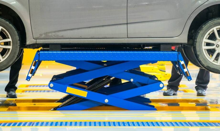 Dopasowanie dźwignika do warsztatu i SKP: kiedy liczy się przestrzeń, a kiedy przepustowość