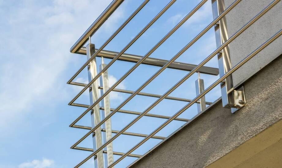 A2 czy A4 przy balustradach zewnętrznych — gdzie zaczyna się ryzyko korozji