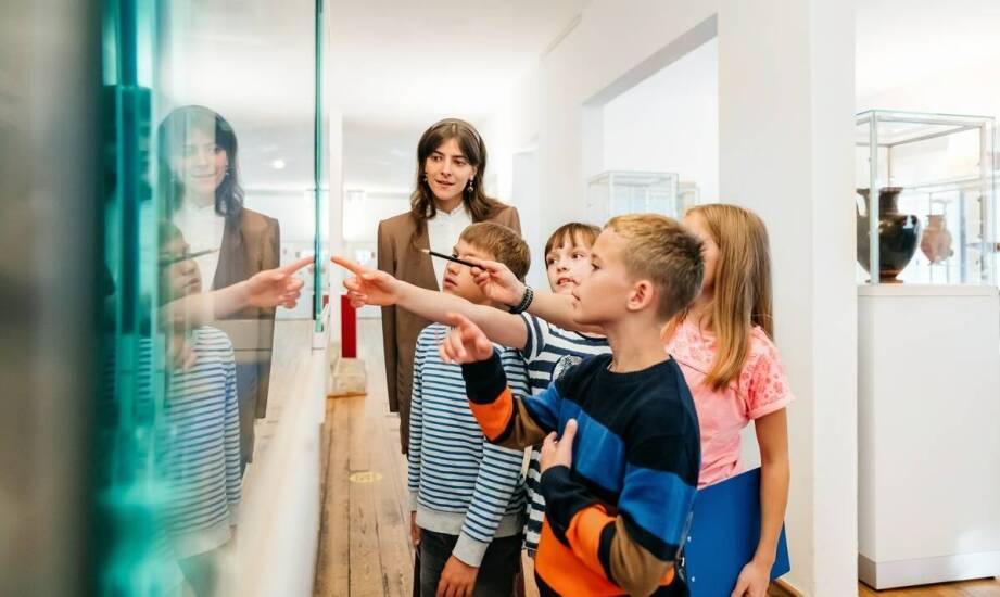 Jak wygląda wizyta w interaktywnym muzeum legend w Toruniu zamiast biernego zwiedzania