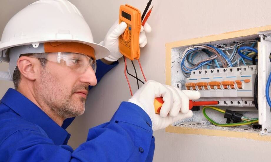 Kiedy elektryk potrzebuje OC zawodowego przy instalacjach domowych i budowlanych