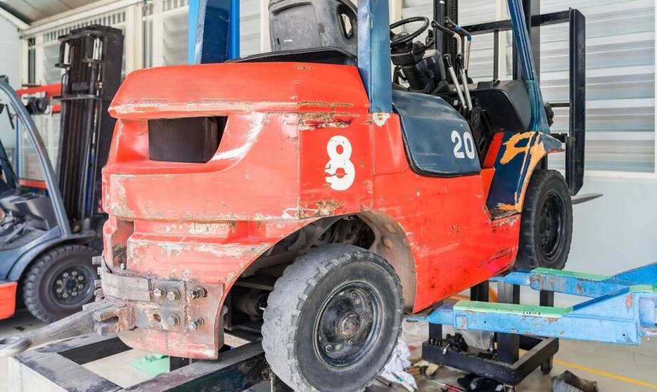 Kiedy remont kapitalny wózka ma większy sens niż zakup używanego sprzętu w przedsiębiorstwie