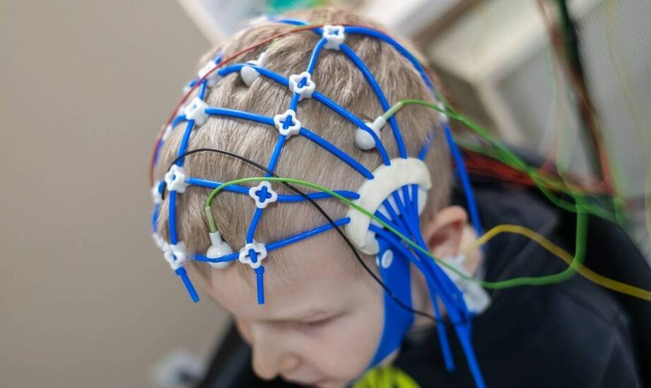 Jak przebiega trening EEG Biofeedback i kiedy bywa rozważany u dzieci z trudnościami uwagi