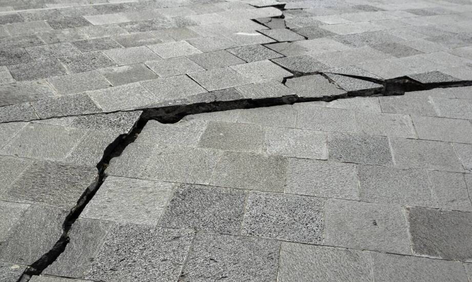 Dlaczego taras z kostki brukowej pęka i osiada mimo poprawnego układu warstw
