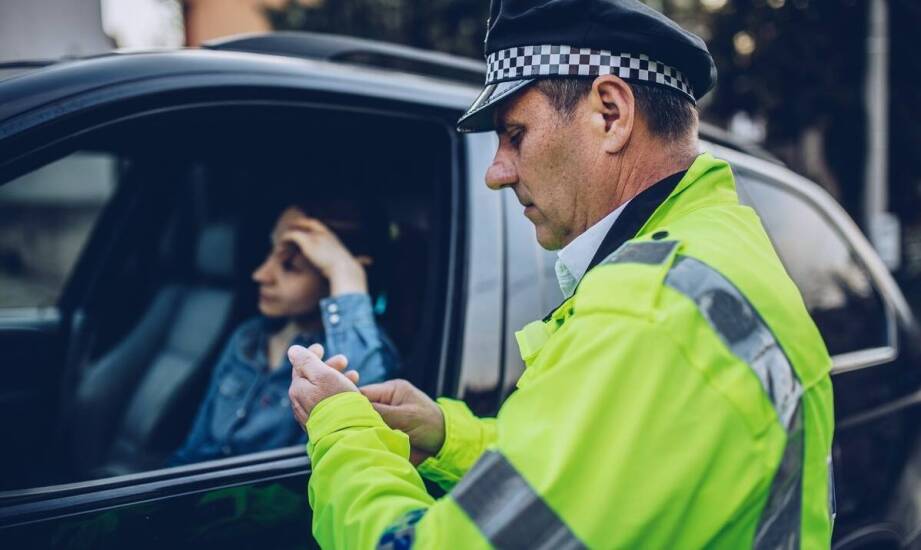 Co decyduje o funkcjonalności kurtki służbowej policji w codziennej służbie