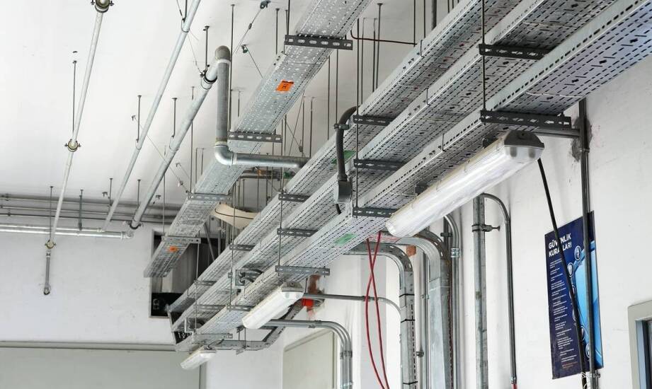 Gdzie koryto siatkowe ogranicza przegrzewanie i ułatwia późniejszy serwis instalacji