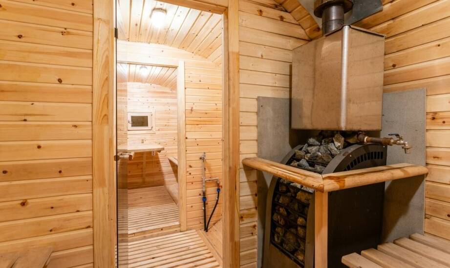 Czym różnią się sauny fińska, parowa i różana w hotelowym spa na Starym Mieście