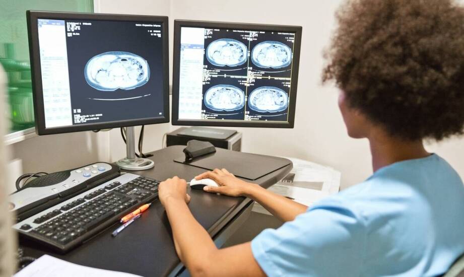 Pierwsze godziny po podejrzeniu udaru — objawy, które łatwo przeoczyć, i ocena neurologiczna