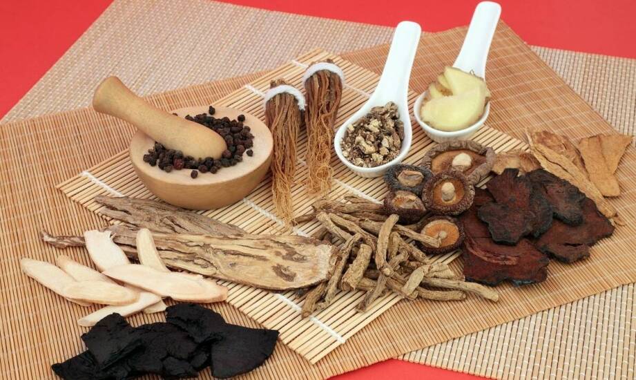 Jak ziołowe preparaty w tradycyjnej medycynie chińskiej wspierają równowagę zamiast szybkiego detoksu