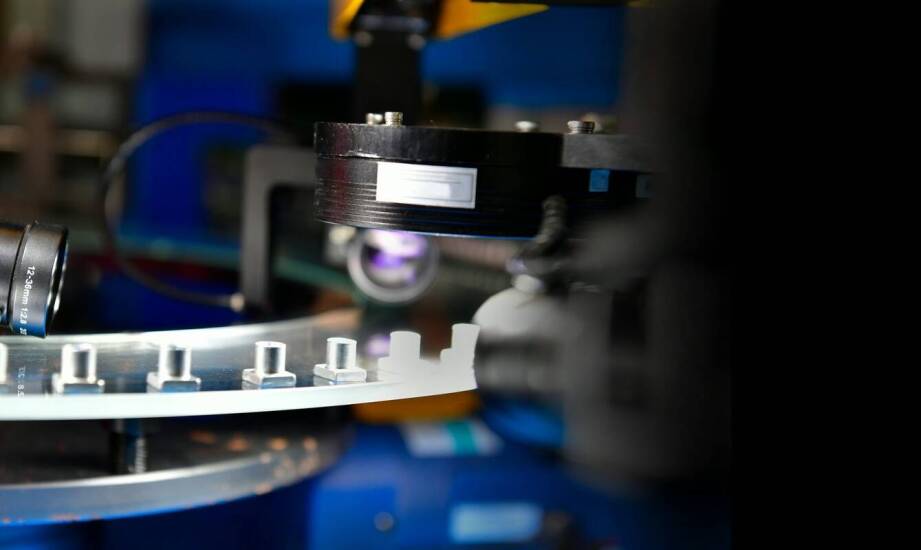 Dlaczego sposób osadzania próbki na gorąco decyduje o jakości przekroju w metalografii i testach materiałowych