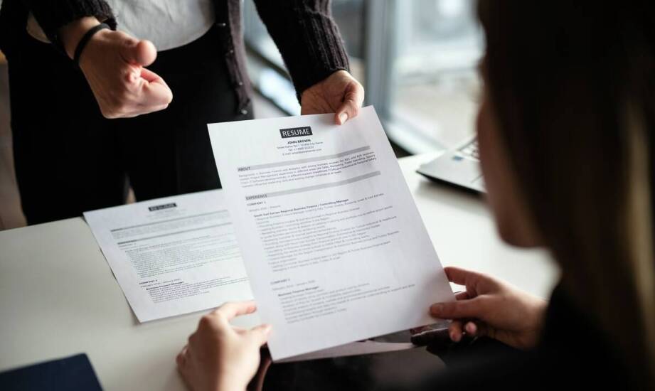 Zatrudnienie pracownika spoza UE — jakie dokumenty i rozliczenia musi przygotować firma na Śląsku