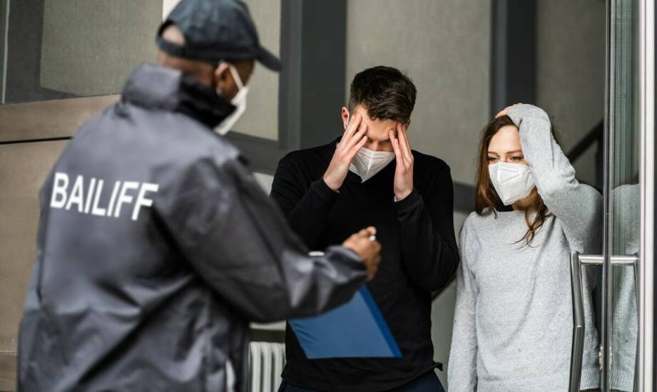 Doręczenie pisma przez komornika: kiedy ma sens i jak wpływa na dalszy bieg sprawy