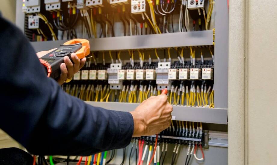 Jak ocenić, czy osprzęt i aparatura modułowa z lokalnej hurtowni pasują do konkretnej instalacji