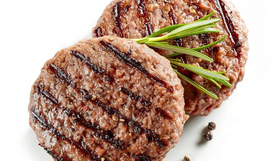 Jak sezonowana wołowina zmienia smak i strukturę hamburgera w domu i gastronomii