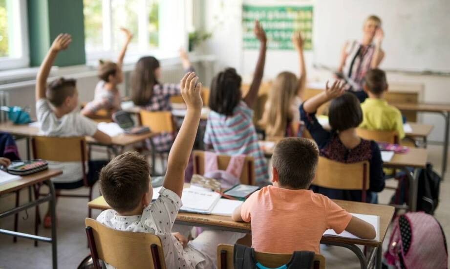 Kiedy prywatna edukacja dziecka w Pruszkowie oznacza szkołę, korepetycje albo nauczanie domowe