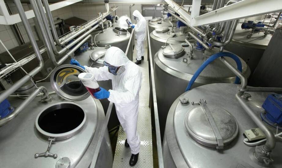 Co dzieje się między zamówieniem a wydaniem partii surowca chemicznego w B2B