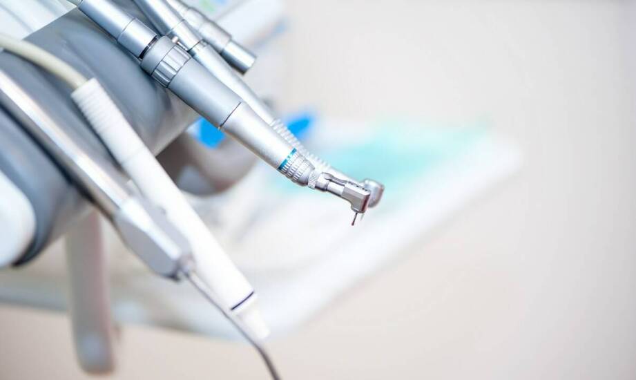 Kiedy narzędzia ręczne, a kiedy rotacyjne zmieniają przebieg endodoncji i leczenia zachowawczego