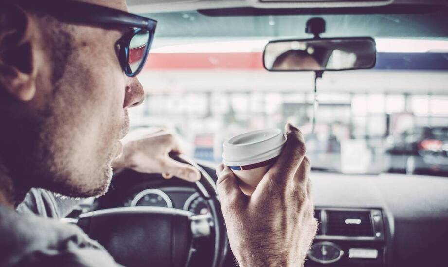 Jak dobrać okulary przeciwsłoneczne BMW do twarzy, jazdy i codziennego stylu