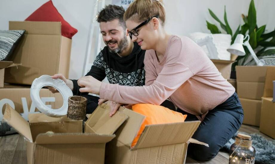 Jak przygotować zwrot tekstyliów i dekoracji domowych kupionych online, żeby nie utraciły wartości po rozpakowaniu