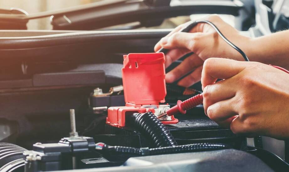 Jak przygotować auto do mobilnej wymiany akumulatora i uniknąć opóźnień