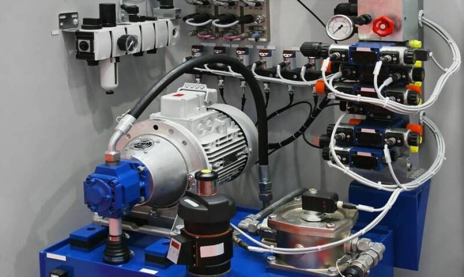 Jak wygląda diagnostyka i regeneracja zasilacza hydraulicznego przed powrotem do pracy
