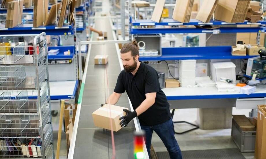 Etapy przygotowania produktów do sprzedaży online: od kompletacji do zabezpieczenia wysyłki