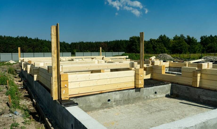 Jak grunty i wilgoć wpływają na projekt domu szkieletowego w rejonie Bydgoszczy