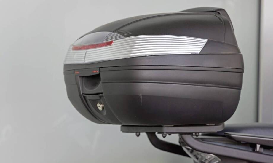 Kiedy wyposażenie TRK 502 pomaga w trasie, a kiedy tylko podnosi masę motocykla
