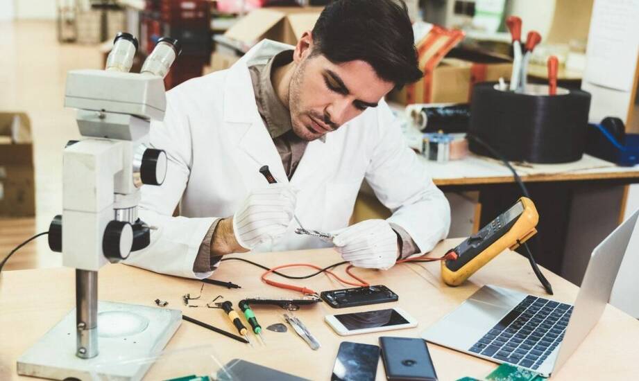 Elektronik bez niemieckiego — kiedy kwalifikacje wystarczą w niemieckiej produkcji