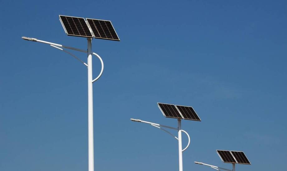 Jakie źródła finansowania realnie obejmują zewnętrzne lampy zasilane energią słoneczną w gminie
