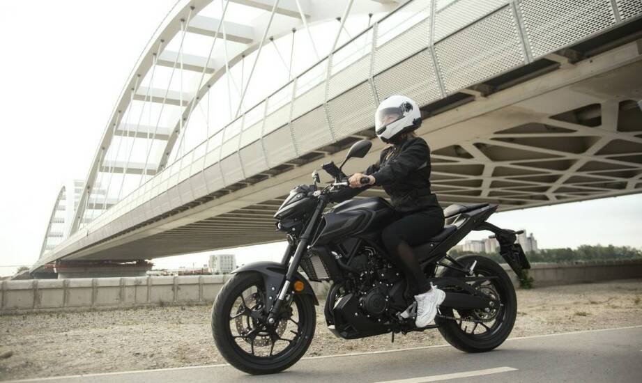 Ubrania BMW Motorrad w praktyce — dopasowanie do trasy, sylwetki i sezonu