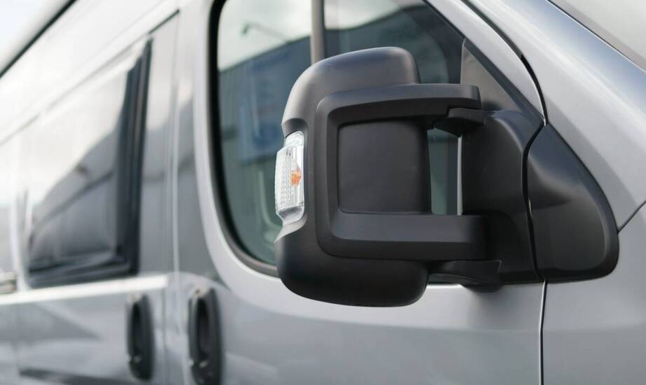 Dlaczego pozornie identyczne lusterka autobusowe nie są zamienne bez sprawdzenia mocowania