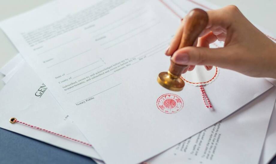 Od czego zależą koszt i termin tłumaczenia przysięgłego hiszpańskich dokumentów